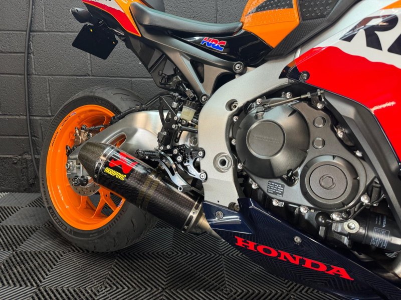 HONDA CBR1000RR Fireblade